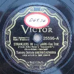 Pochette Strangers in the Dark / Happy Birthday to Love