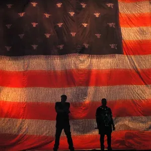 Pochette de Kanye West & Jay-Z Presents: Watch The Throne Tour in North Carolina de Ye