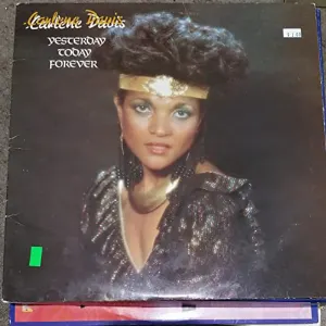 Pochette de Yesterday Today Forever de Carlene Davis
