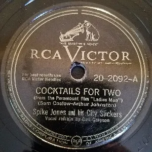 Pochette de Cocktails for Two / Holiday for Strings de Spike Jones and His City Slickers