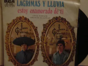 Pochette de Lágrimas y lluvia / Estoy enamorado de ti de Juan Gabriel