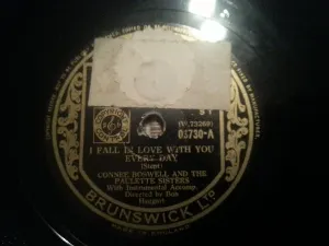 Pochette de I Fall in Love With You Every Day / Who Told You That Lie de Connee Boswell