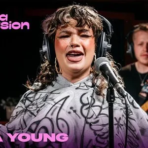 Pochette de Close To Me (triple j Like a Version) de Lola Young