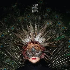 Pochette de Feathers de Sena Dagadu