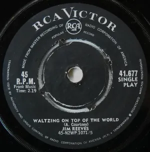 Pochette de Waltzing on Top of the World / Good Morning Self de Jim Reeves