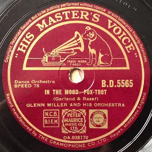 Pochette de In the Mood / Out of Space de Glenn Miller and His Orchestra