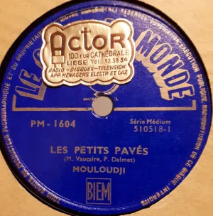 Pochette de Les Petits Pavés / La Complainte des infidèles de Mouloudji