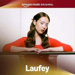 Pochette de Christmas Magic de Laufey