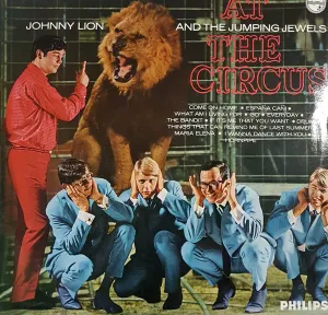 Pochette de At the Circus de The Jumping Jewels