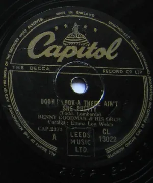 Pochette de Oooh! Look-A There Ain't She Pretty / Gonna Get a Girl de The Benny Goodman Sextet - Benny Goodman and His Orchestra