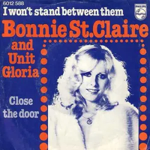 Pochette de I Won’t Stand Between Them / Close the Door de Bonnie St. Claire