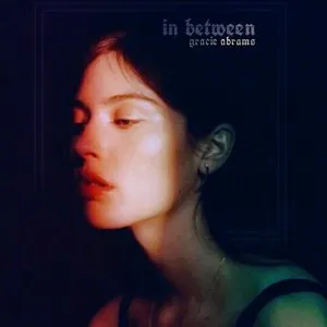 Pochette de In Between de Gracie Abrams