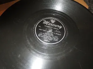Pochette de Ain't That Just Like a Woman / September in the Rain de Frankie Laine