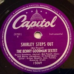 Pochette de Shirley Steps Out / The World Is Waiting for the Sunrise de The Benny Goodman Sextet