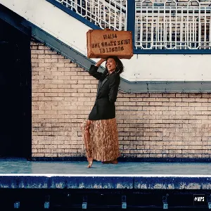 Pochette de One Grass Skirt to London de Malia