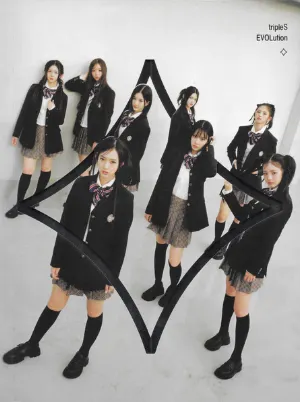 Pochette de EVOLution <⟡> de tripleS