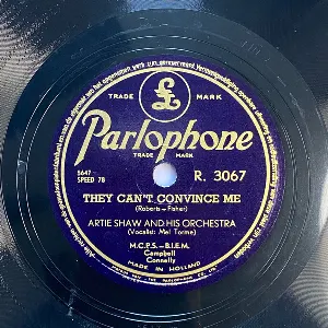 Pochette de They Can't Convince Me / It's the Same Old Dream de Artie Shaw and His Orchestra