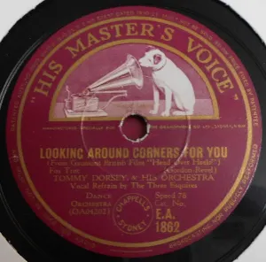 Pochette de Smoke Dreams / Looking Around Corners for You de Tommy Dorsey and His Orchestra - Benny Goodman and His Orchestra