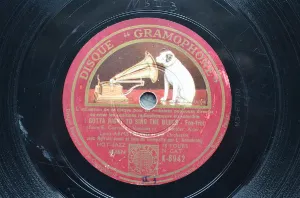 Pochette de I Gotta Right to Sing the Blues / Hustlin’ and Bustlin’ for Baby de Louis Armstrong & His Orchestra