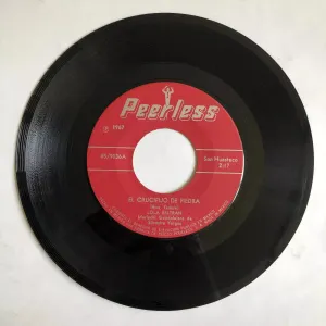 Pochette de El crucifijo de piedra / Vámonos de Lola Beltrán