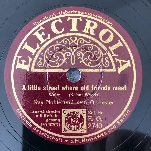 Pochette de A Little Street Where Old Friends Meet / Just an Echo in the Valley de Ray Noble and His Orchestra