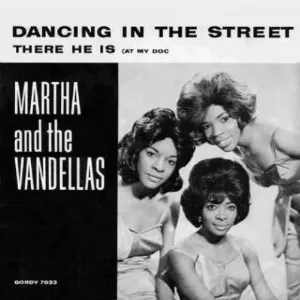 Pochette Dancing in the Street / There He Is (at My Door)
