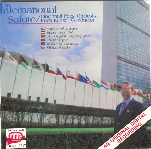 Pochette de An International Salute de Erich Kunzel - Cincinnati Pops Orchestra