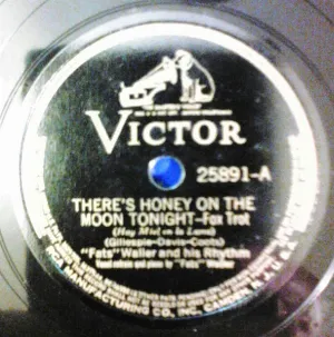 Pochette de There's Honey on the Moon Tonight / Fair and Square de Fats Waller and His Rhythm