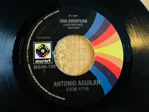 Pochette de Una Aventura / Por Ser Asi de Antonio Aguilar