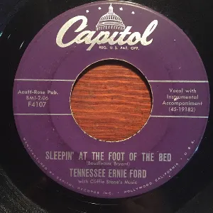 Pochette de Sleepin’ at the Foot of the Bed de Tennessee Ernie Ford