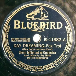 Pochette de Day Dreaming / A String of Pearls de Glenn Miller and His Orchestra
