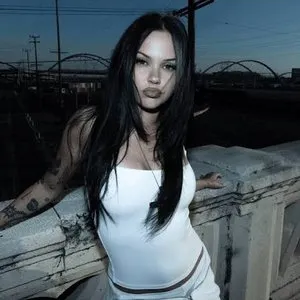 Pochette de it’s still you de Maggie Lindemann