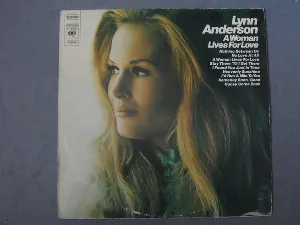 Pochette de A Woman Lives for Love de Lynn Anderson