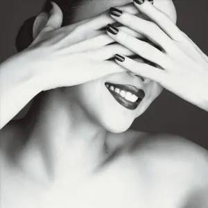 Pochette de Hands On Me de Namie Amuro