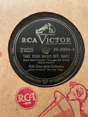 Pochette de Take Your Shoes Off, Baby / Love Me a Little Little de Artie Shaw and His Orchestra