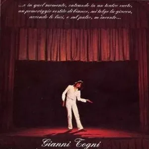 Pochette de ...e in quel momento, entrando in un teatro vuoto, un pomeriggio vestito di bianco, mi tolgo la giacca, accendo le luci e sul palco m'invento... de Gianni Togni