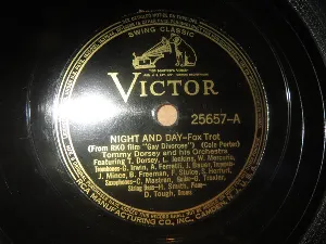 Pochette de Night and Day / Smoke Gets in Your Eyes de Tommy Dorsey and His Orchestra
