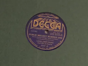 Pochette de Public Melody Number One / Red Cap de Louis Armstrong & His Orchestra