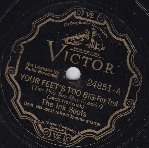 Pochette de Your Feet's Too Big / Swinging on the Strings de The Ink Spots