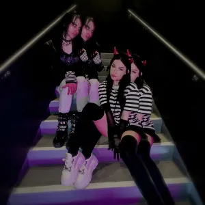 Pochette de Bizarre de 6arelyhuman