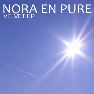 Pochette de Velvet EP de Nora en Pure