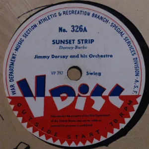 Pochette de Sunset Strip / Sharecroppin’ Blues de Jimmy Dorsey and His Orchestra - Charlie Barnet and His Orchestra