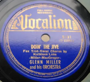 Pochette de Doin' the Jive / Dipper Mouth Blues de Glenn Miller and His Orchestra