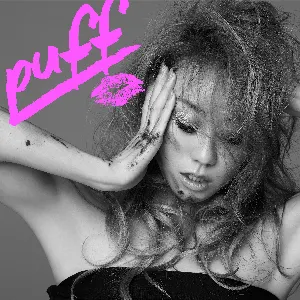 Pochette de puff de Kumi Koda