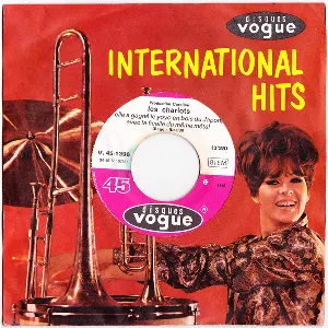 Pochette de Elle a gagné le yoyo en bois du Japon, avec la ficelle du même métal / Elle avait du poil au ventre de Les Charlots