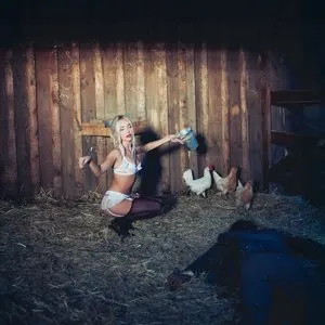 Pochette de Lárgate de Ana Mena