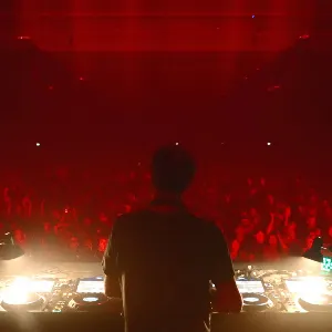 Pochette de 2024-11-02: Drumsheds, London, UK de Four Tet