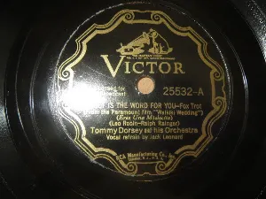 Pochette de Sweet Is the Word for You / In a Little Hula Heaven de Tommy Dorsey and His Orchestra