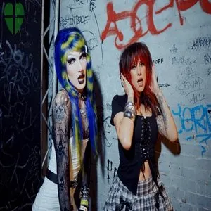 Pochette de Freaks de 6arelyhuman