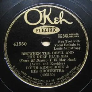 Pochette de Between the Devil and the Deep Blue Sea / Kickin' the Gong Around de Louis Armstrong & His Orchestra